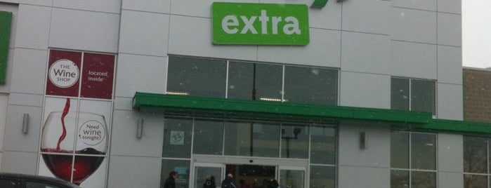 Sobeys Extra Brant Street is one of Lieux qui ont plu à Chris.