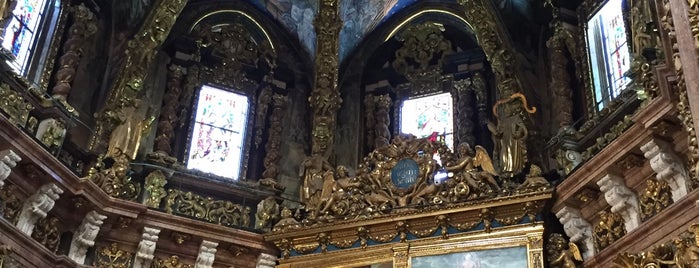 Кафедральный собор Успения Пресвятой Богородицы is one of nicola : понравившиеся места.