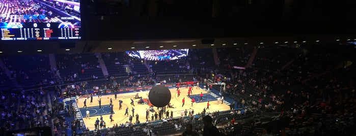 Madison Square Garden is one of Lieux qui ont plu à nicola.