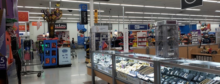 Walmart Supercenter is one of Beto.