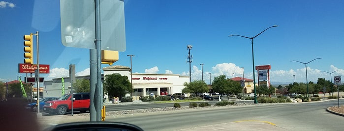 Walgreens is one of Lieux qui ont plu à Valerie.