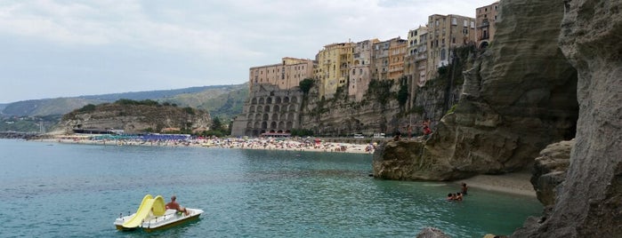 Spiaggia "Le Roccette" is one of Neapol.
