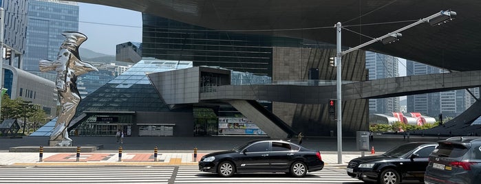 Busan Cinema Center is one of สถานที่ที่ Stacy ถูกใจ.