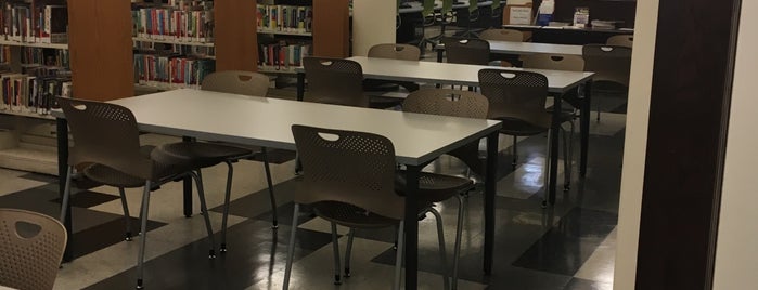 New York Public Library - Harlem Library is one of Gespeicherte Orte von r.