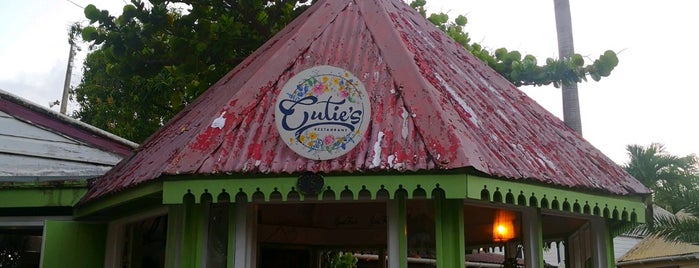 Cutie's is one of สถานที่ที่ Robin ถูกใจ.