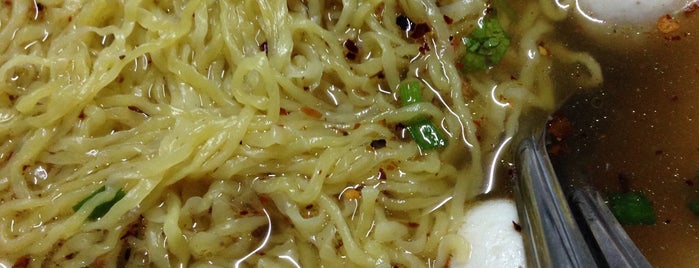 เก่ง ราดหน้ายอดผัก is one of BKK_Noodle House_2.