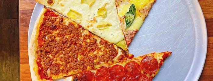 Maddux Pizza is one of Seline: сохраненные места.