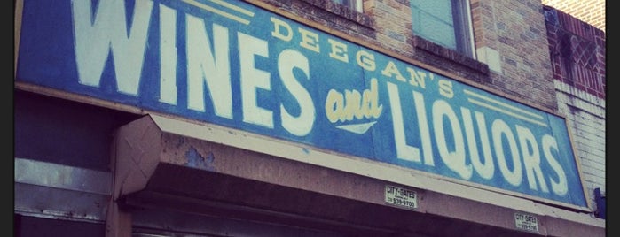 Deegan's Wines & Liquors is one of L'ın Beğendiği Mekanlar.