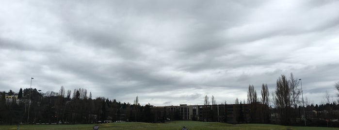 Golf Driving Range - University of Washington is one of Orte, die Tyler gefallen.