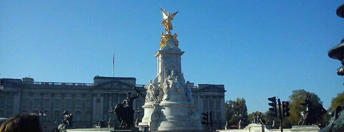 Queen Victoria Memorial is one of Lista.