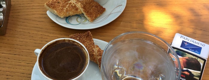 Cafe Mavera is one of Locais curtidos por Kazım.