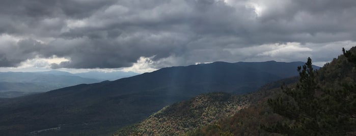 Marble Mountain is one of Chetu19'un Beğendiği Mekanlar.