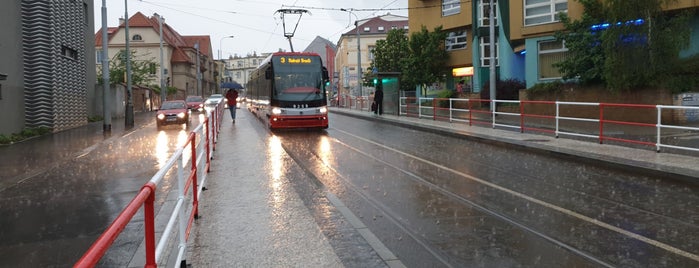 Okrouhlická (tram, bus) is one of Tramvajové zastávky v Praze (díl první).
