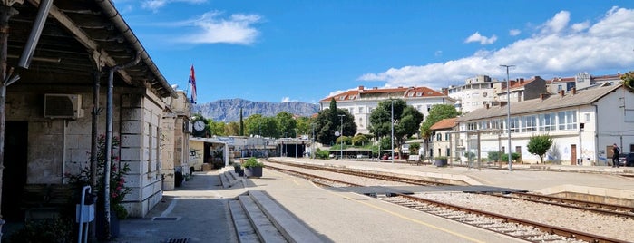 Željeznički kolodvor Split is one of Lugares favoritos de Sveta.