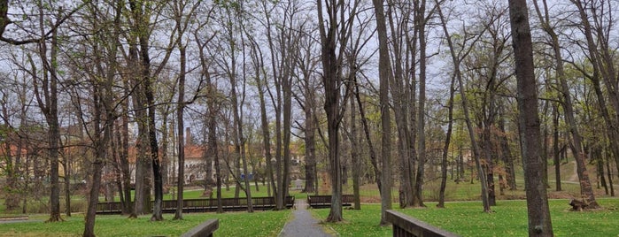 Zámecký park Dolní Počernice is one of Weekend.