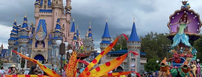 Mickey's Gift Station is one of Lugares Especiais.