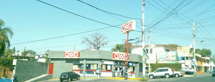 Oxxo La Carolina is one of Tempat yang Disukai Sergio.