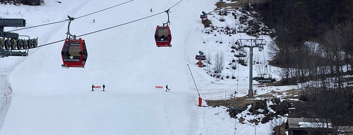 Serre-Chevalier is one of Les 200 principales stations de Ski françaises.