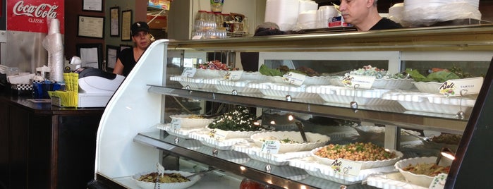 Fresh 4 U Mediterranean Cafe is one of Lugares favoritos de Lauren.