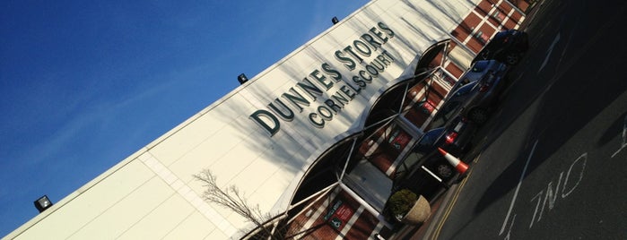 Dunnes Stores is one of Lugares favoritos de Thais.