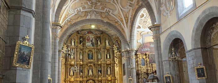 Templo de Santo Domingo is one of Sugerencias lugares.