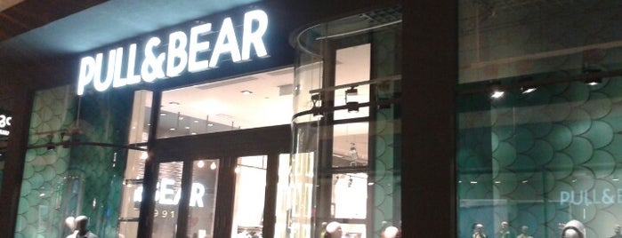 Pull&Bear is one of Davidさんのお気に入りスポット.