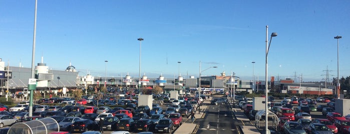 The Fort Shopping Park is one of Locais curtidos por Elliott.