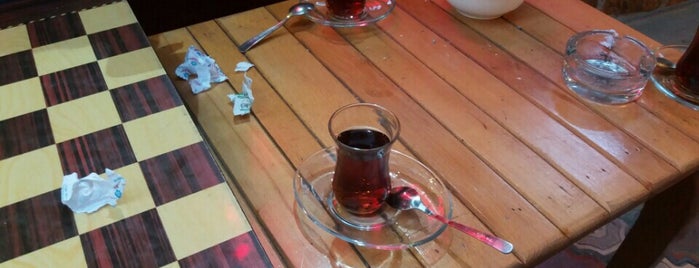 Defne Cafe is one of สถานที่ที่ Mehmet ถูกใจ.