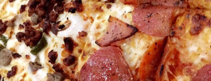 Domino's Pizza is one of Yazmin : понравившиеся места.
