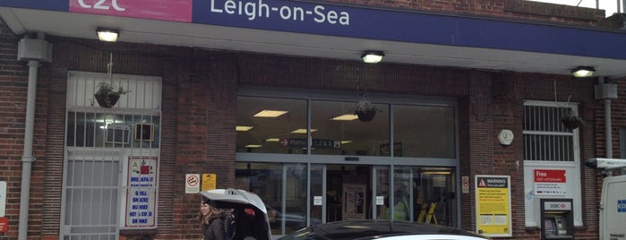 Leigh-on-Sea Railway Station (LES) is one of Locais curtidos por James.