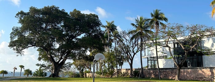 Alice Wainwright Park is one of Miami.