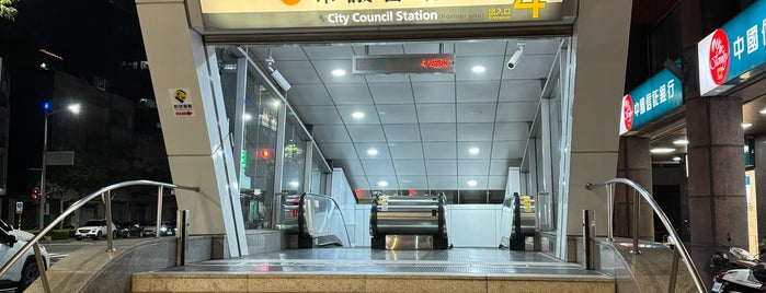 KMRT 市議会駅 is one of 高捷橘線散步｜KMRT Orange Line Guide.