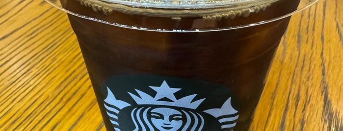 Starbucks is one of Lugares favoritos de Yarn.