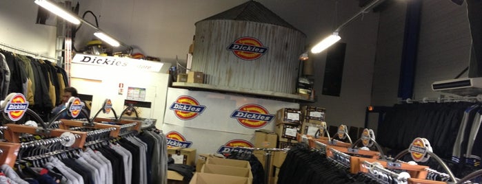 Dickies Outlet is one of Locais curtidos por Sergio.