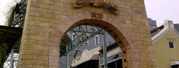 Pasar Baru (Passer Baroe) is one of Stores.