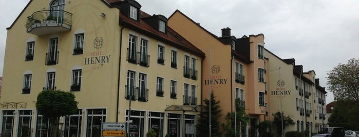 Hotel Henry is one of Tempat yang Disukai Rosey.