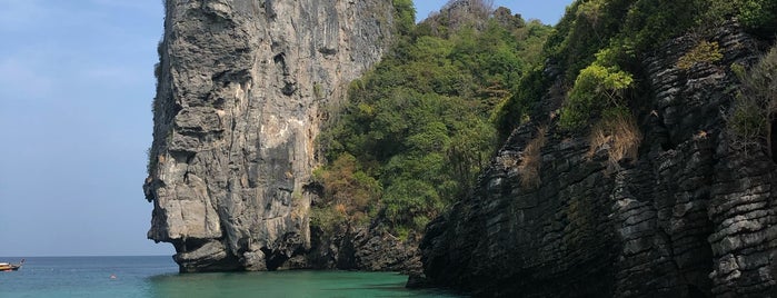 Nui Bay is one of Phuket and Phi Phi.