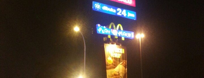 McDonald's is one of Orte, die Dinos gefallen.