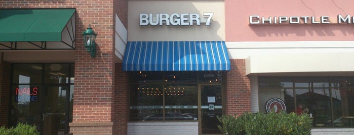 Burger 7 is one of Locais curtidos por Brian.