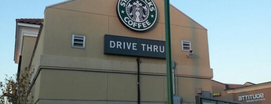 Starbucks is one of Tempat yang Disukai Andrea.