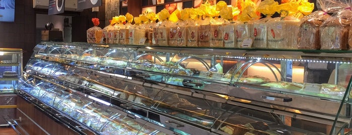 Holland Bakery ™ is one of Orte, die Arie gefallen.