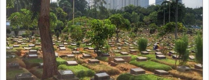 Taman Pemakaman Karet is one of Arie : понравившиеся места.