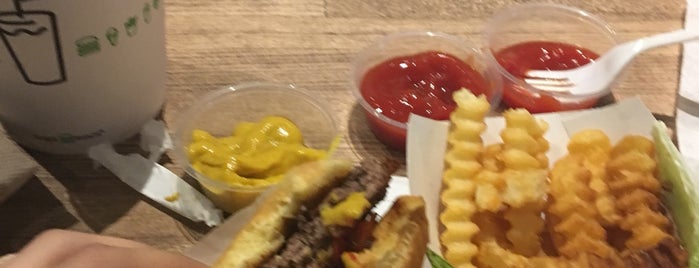Shake Shack is one of Lieux qui ont plu à Anthony.