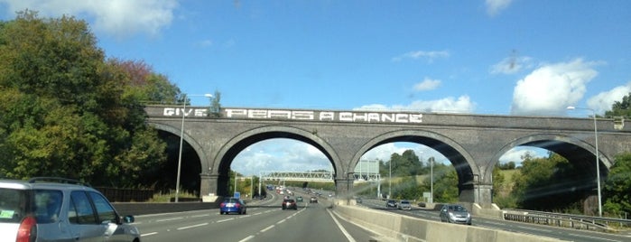 "Give Peas A Chance" Railway Bridge is one of Lieux qui ont plu à Carl.