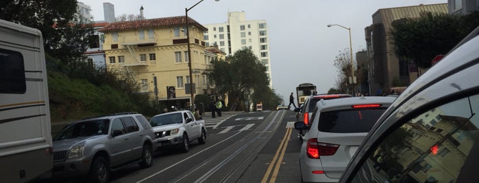 Cable Car Stop - Hyde & Lombard is one of Tempat yang Disukai Jono.