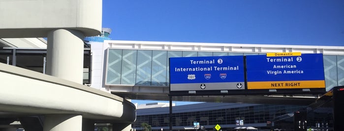 Aéroport international de San Francisco (SFO) is one of Lieux qui ont plu à Jono.
