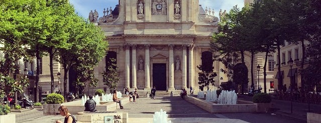 Place de la Sorbonne is one of Tempat yang Disukai Jono.