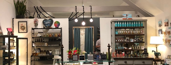 Tigerlily Perfumery is one of Amanda'nın Beğendiği Mekanlar.