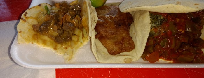 Pancho Tacos is one of Locais curtidos por Mario.