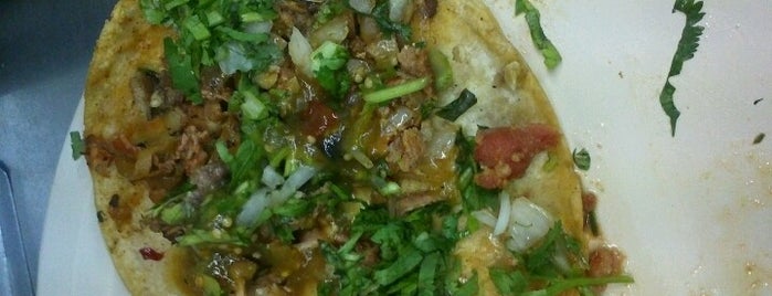Tacos El Pastorcito is one of Posti che sono piaciuti a Edgar.
